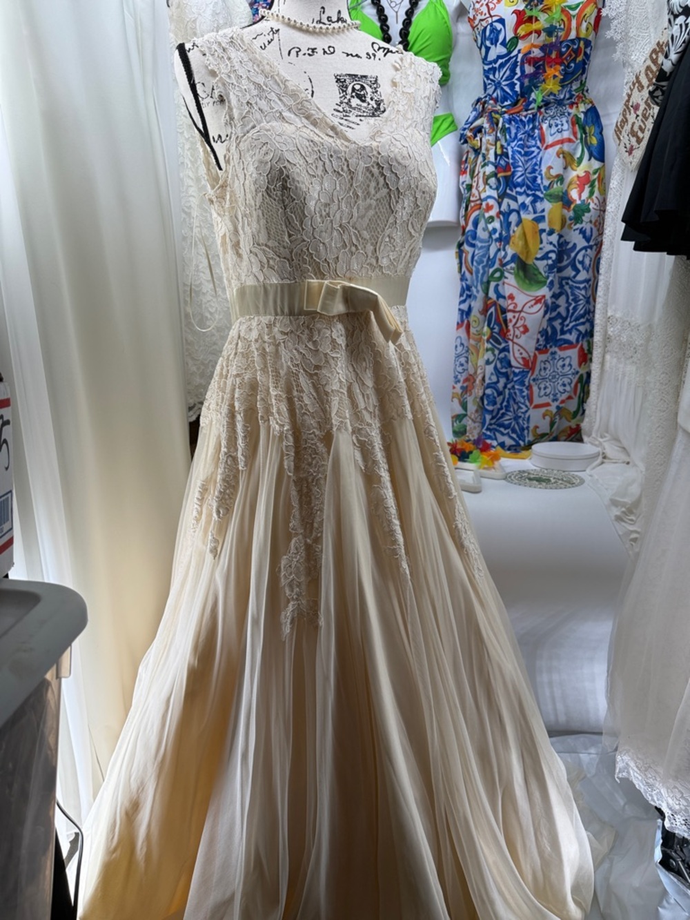 NWT ModCloth Memorable Magic V Neck Sleeveless Ivory Wedding Dress Size 10